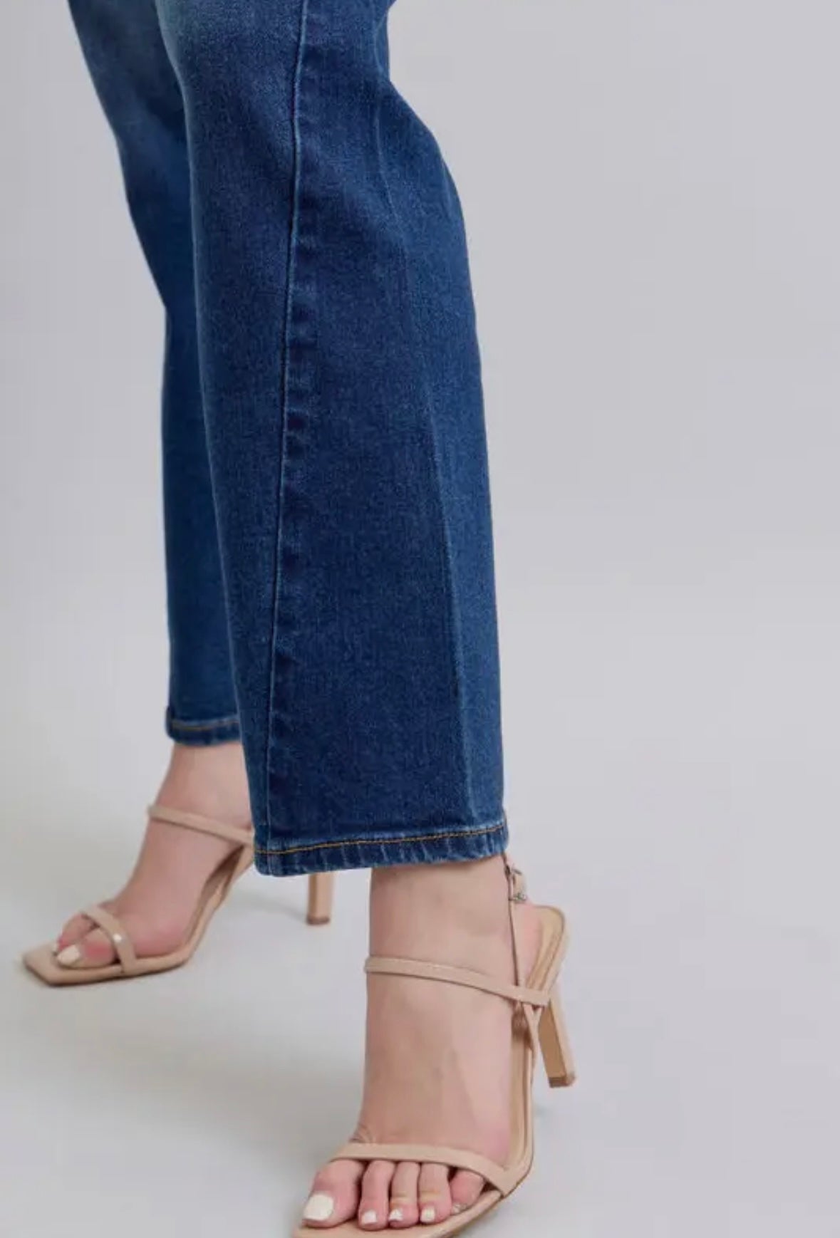 Straight Fit Mid rise Judy Blue Jeans