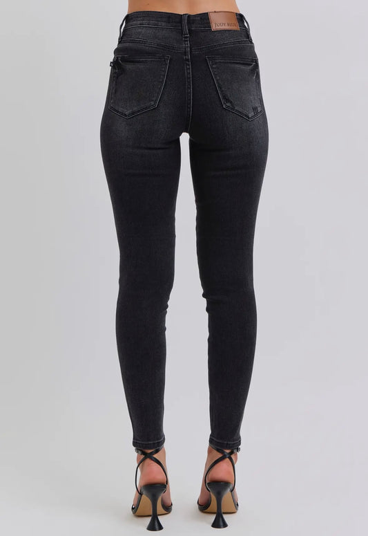 Skinny Fit Mid Rise Judy Blue Jeans